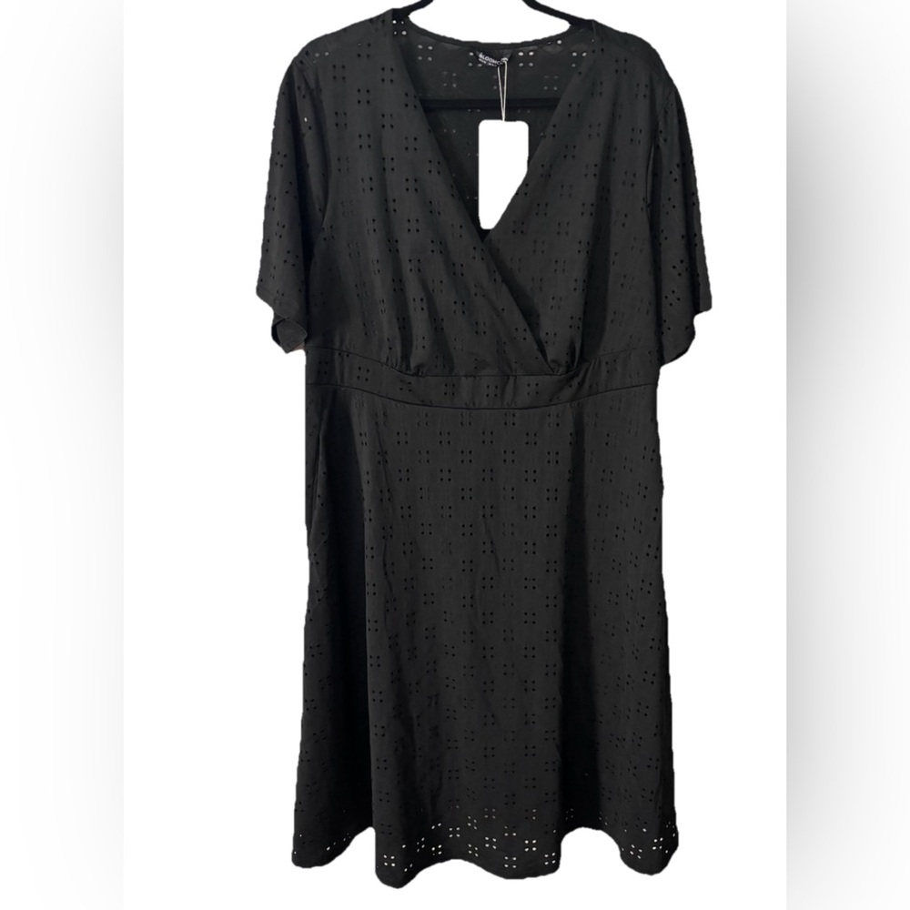 Bloomchic Black Midi Eyelet Dress NWT size 14/16 Stretchy w/Pockets Fully Lined